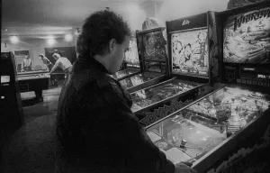 Germany, Berlin, 18.12.1990, gaming arcade in Wolliner Strasse