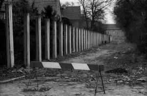 Germany, Berlin, 18.12.1991, Steinstuecken exclave, pillar of the former Wall, Europe