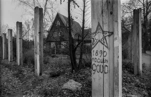 Germany, Berlin, 18.12.1991, Steinstuecken exclave, pillar of the former Wall, Europe