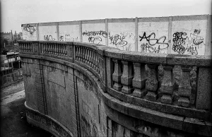 Germany, Berlin, 19.02.1992, Boesebruecke, with remains of the Wall, Bornholmer Strasse S-Bahn station, platform, Europe