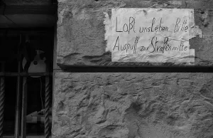 Germany, Berlin, 19.02.1992, let's live, exhaust please to the centre of the street, Europe