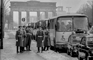 Germany, Berlin, 22.12.1990, Dismissal of the Soviet guard of honour from the memorial in the Tiergarten