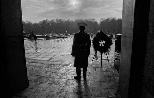 Germany, Berlin, 22.12.1990, Removal of the Soviet guard of honour from the memorial in Tiergarten