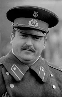 Germany, Berlin, 22.12.1990, Removal of the Soviet guard of honour from the memorial in Tiergarten