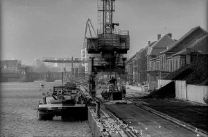 Germany, Berlin, 25.2.1991, View over the Spree to the eastern harbour
