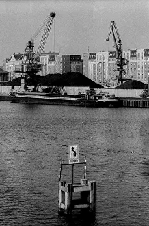 Germany, Berlin, 25.2.1991, View across the Spree to the eastern harbour