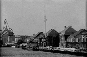 Germany, Berlin, 25.2.1991, view across the Spree to the Osthafen