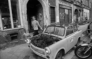 Germany, Berlin, 26 June 1991, planted Trabi in front of a squatted house in Tucholskystrasse (Zosch)