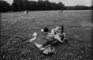 Germany, Berlin, 27.06.1991, Family in a meadow in Treptower Park