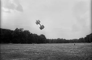 Germany, Berlin, 27.06.1991, flying a kite in Treptower Park