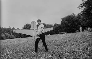 Germany, Berlin, 27.06.1991, flying a kite in Treptower Park