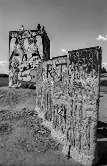 Germany, Berlin, 27.07.1991, painted former watchtower at the Spreebogen
