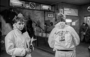 Germany, Berlin, 28.01.1991, the courier is being sold