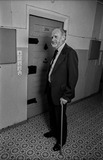 Germany, Berlin, 6 March 1992, Hans-Joachim Helwig-Wilson, SPD working group of former political prisoners in front of his former cell (wreath-laying ceremony in the former Hohenschoenhausen Stasi remand prison), Europe