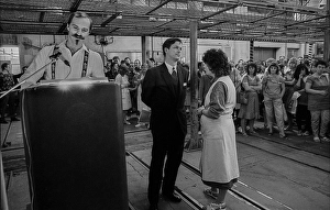 Germany, Kahla, 20.12.1991, Porzellanwerk Kahla, the works council speaks, on the right with a worker the plant manager Hoffmann - came from the old federal states to reorganise the plant, Europe