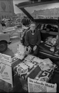 Germany, Potsdam, 13.03.1991, weekly market market in Potsdam