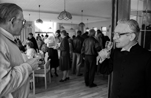 Category Historic Photos EN Prints: Germany, Stepnitz, 30.04.1992, Banquet at an inauguration in the Stepnitz Institutions (Protestant)