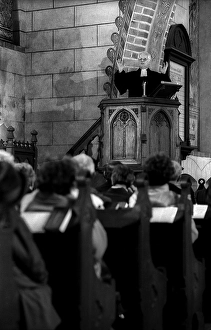 Category Historic Photos EN Prints: Germany, Stepnitz, 30.04.1992, Divine service in the monastery church of Marienfliess