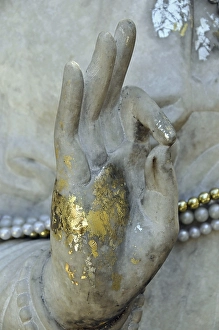Gesture of discussion, Mudra, hand of a Buddha statue