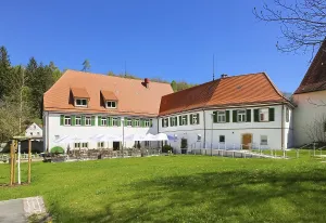 Gestutsgasthof near the stud farm and the Lauterquelle