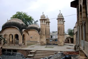 Well at Gher Ka Mandir Complex