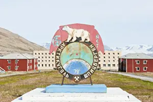 Category Scandinavia Prints: Ghost town, monument with polar bear