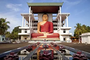 Giant Buddha statue in the Weherahena temple of Matara