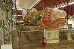 Giant lying buddha statue, Kyaukhtatkyi Pagoda