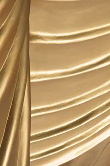 Giant Reclining Buddha, abstract lines formed by details of the garment