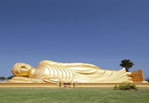 Giant reclining buddha, Wat Phra Non Laem Pho or Lampor