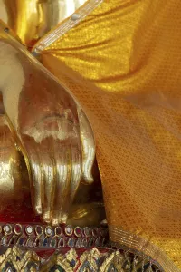 Gilded Buddha statue, Bhumispara-mudra