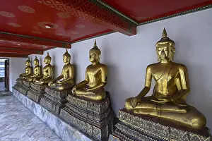 Gilded Buddha statues in Wat Pho