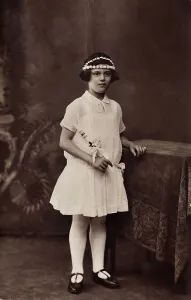 Girl at her First Communion, historical photo circa 1910