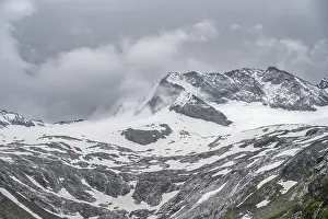 Glaciated mountain peak Dosso Largo with Schlegeiskees glacier