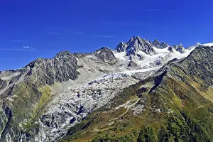 Glacier du Tour behind Aiguilles du Tour