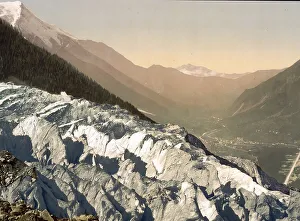 Glacier, The glacier massif and the valley of Chamonix seen from the Chapeau