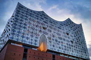 Framed Print : Glass facade of the Elbe Philharmonic Hall