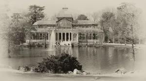 Glass pavilion by Ricardo Velazquez Bosco