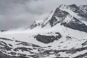 Gletscher Schlegeiskees, Schnee bedeckte Berggipfel