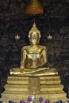 Golden Buddha statue, Bhumispara-mudra
