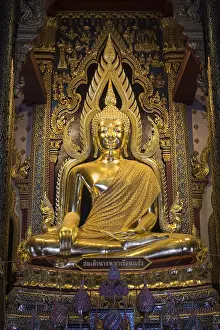 Golden Buddha statue, Buddha Phra Phuttha Chinnarat in the temple of Wat Phra Si Rattana Mahathat