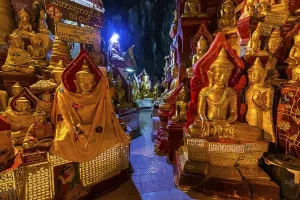 Golden Buddha statues, Pindaya cave