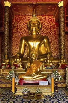 Golden Buddha statues in the Viharn of Wat Doi Ngam Muang