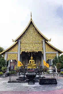 Golden Buddha in front of Wat Chedi Luang Temple