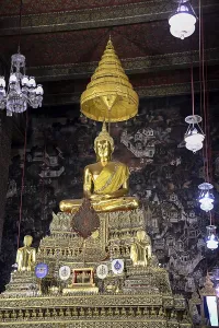 Golden Buddha in Wat Pho, Temple of the Reclining Buddha