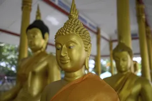 Golden Buddhas, Wat Saphan, temple