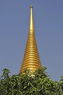 Golden Chedi (Phra Sri Ratana) in Wat Phra Kaeo Grand Palace (Temple of the Emerald Buddha)