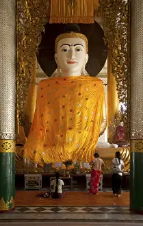 The golden stupa of the Shwedagon Pagoda rises almost 100 m (330ft)