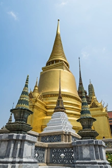 Category Buddhism Prints: goldene Stupa, Phra Sri Rattana Chedi