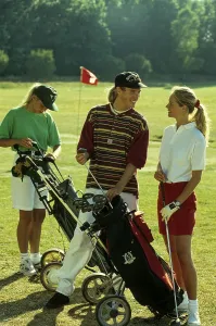 Golfers and golfers on the golf course